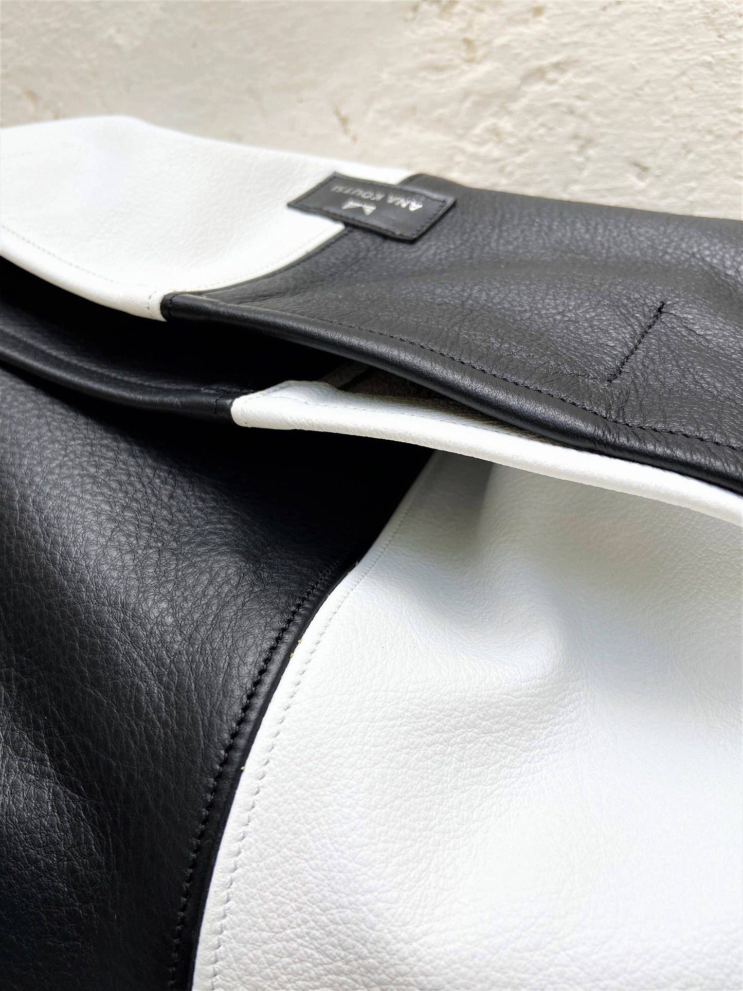 ANA KOUTSI - Akathi double leather bag in black & white