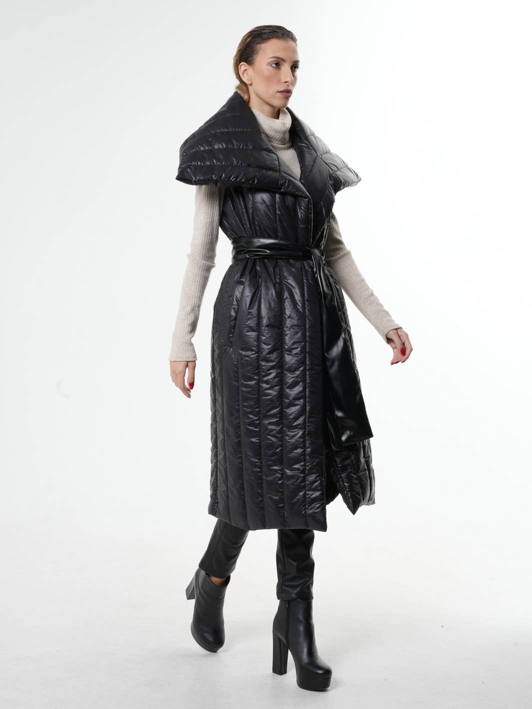 Metamorphoza - Loose Long Sleeveless Coat: L / Black