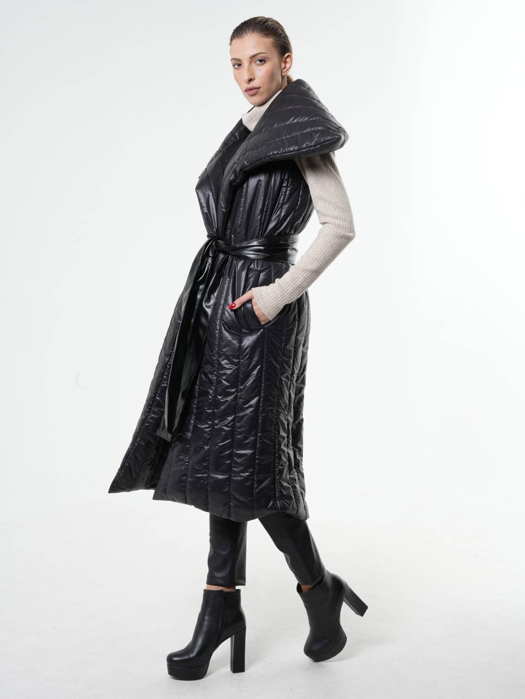 Metamorphoza - Loose Long Sleeveless Coat: L / Black