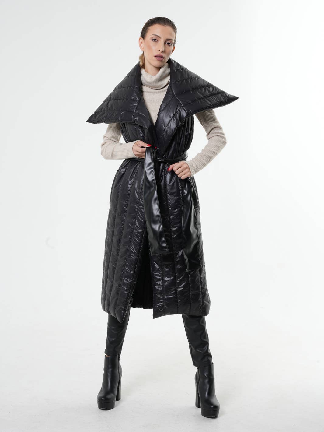 Metamorphoza - Loose Long Sleeveless Coat: L / Black