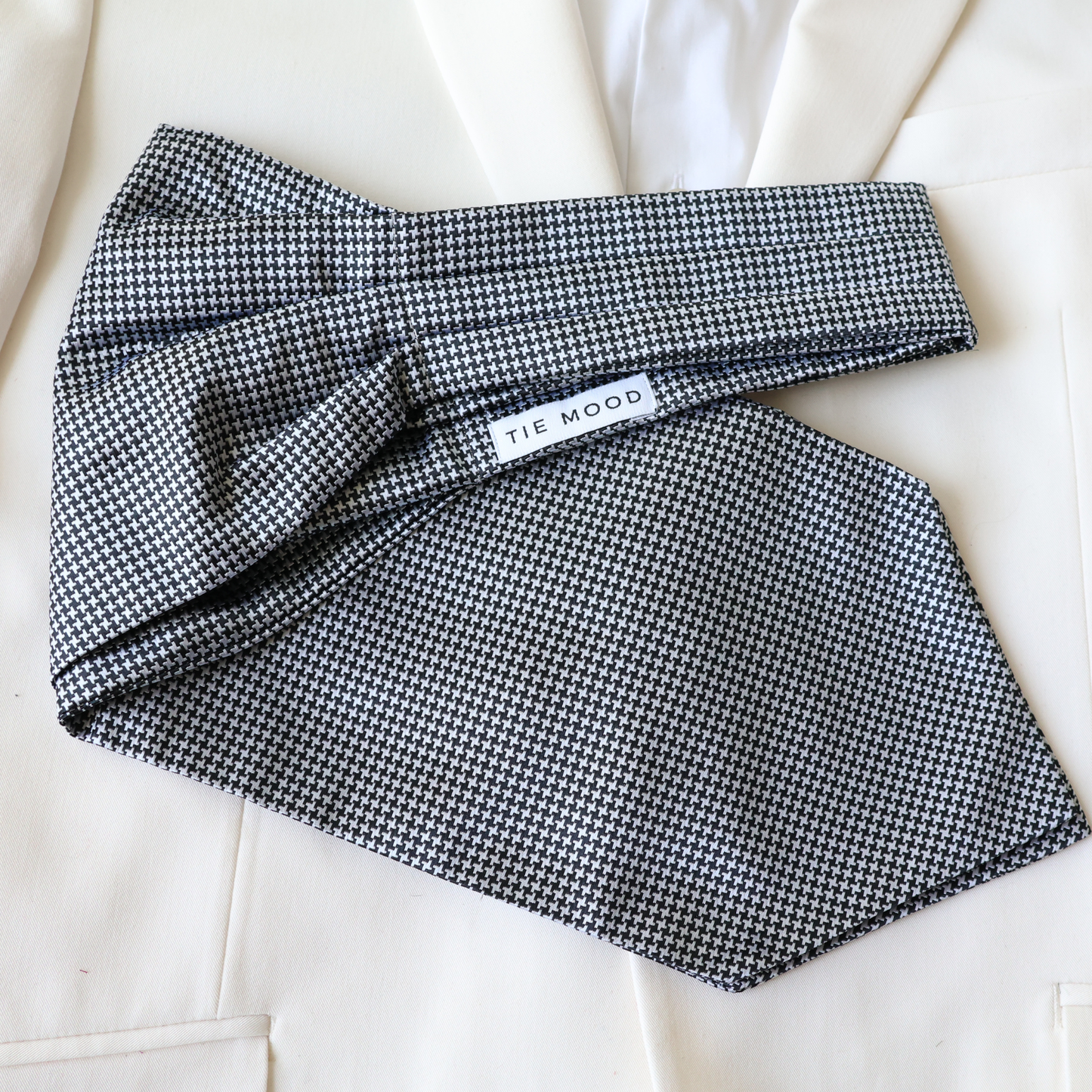 Tie Mood - Modern Design Black & White Ascot Tie