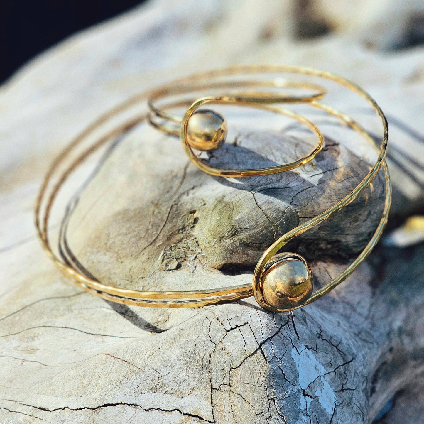 Bisjoux - Brass sphere ball circle bangle bracelet wire