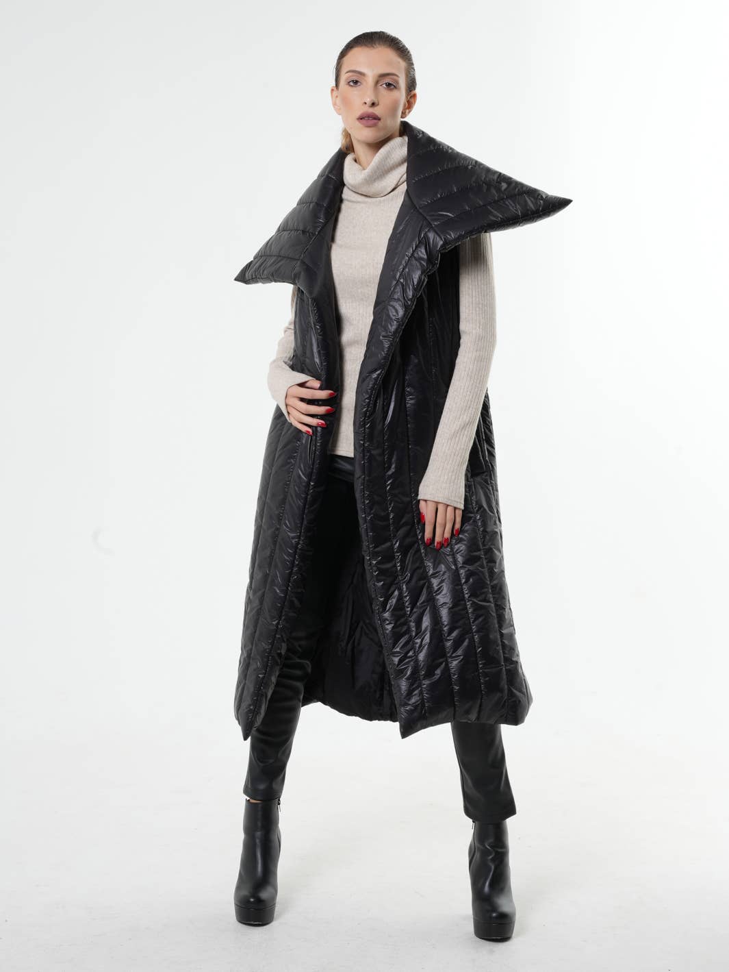 Metamorphoza - Loose Long Sleeveless Coat: L / Black