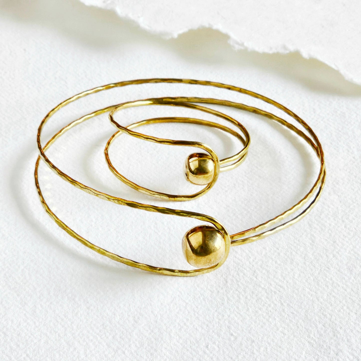 Bisjoux - Brass sphere ball circle bangle bracelet wire