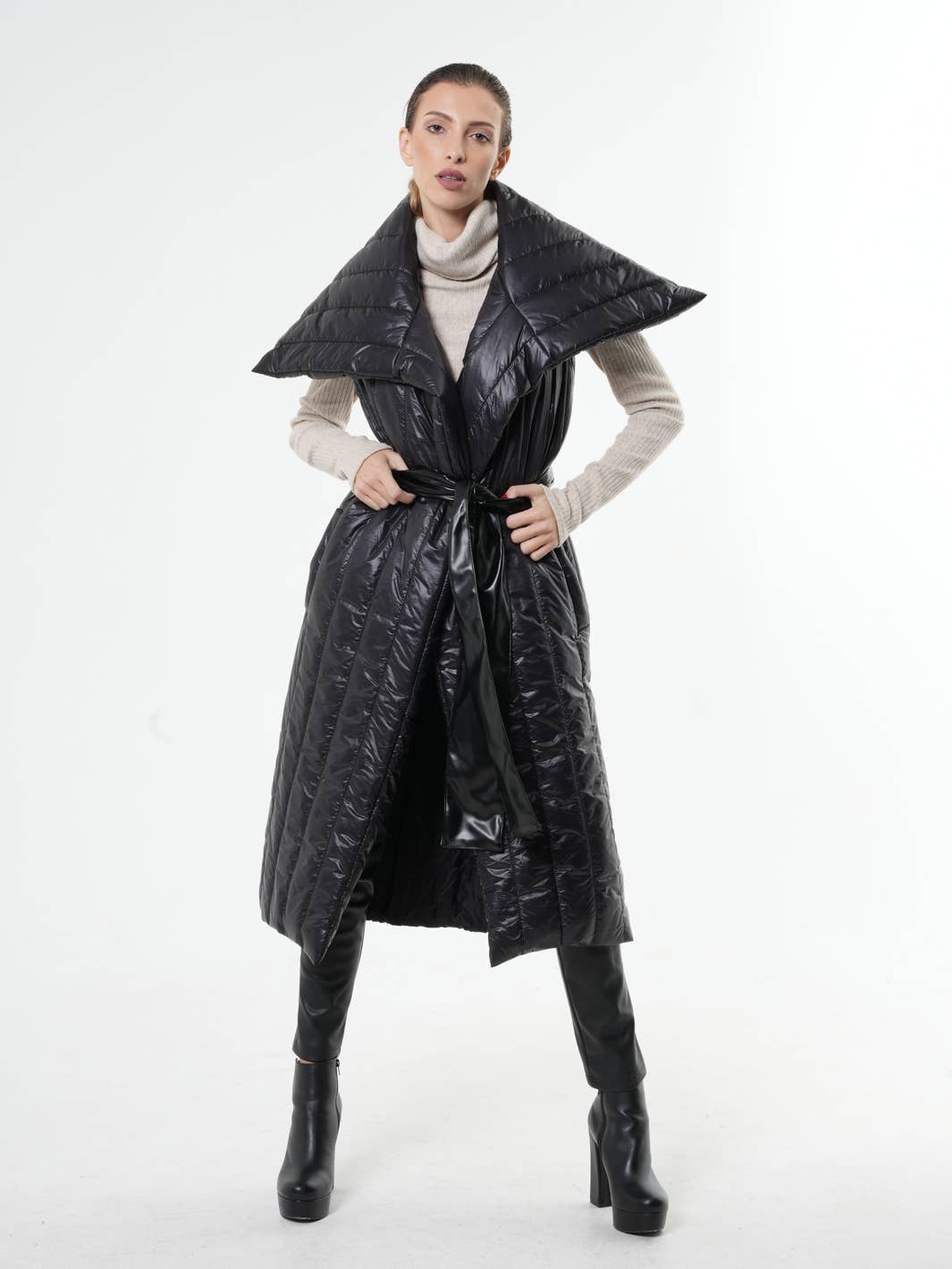 Metamorphoza - Loose Long Sleeveless Coat: L / Black