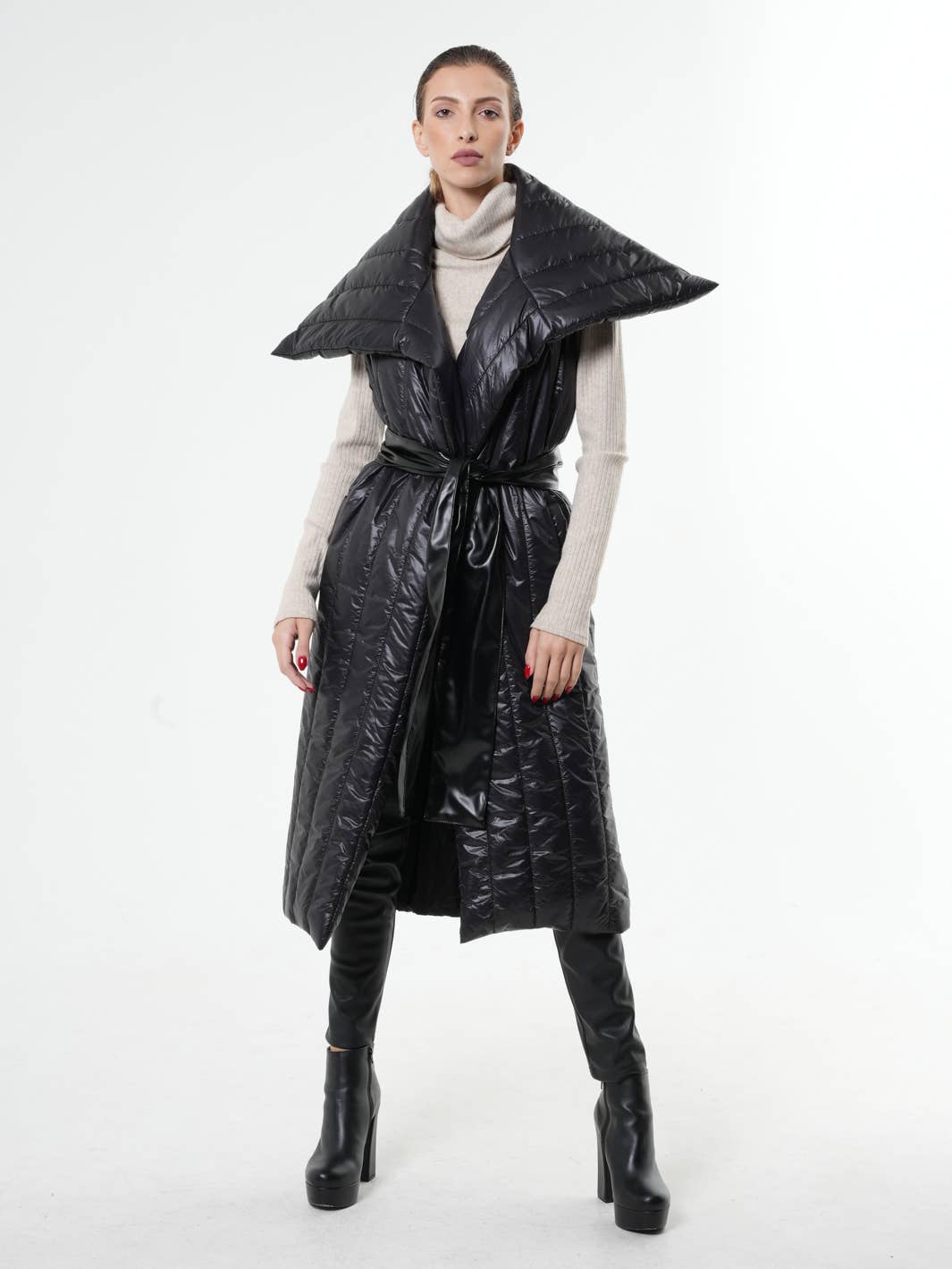 Metamorphoza - Loose Long Sleeveless Coat: L / Black