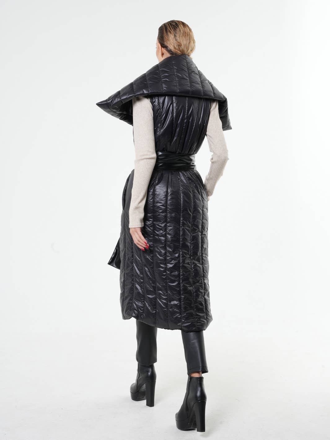 Metamorphoza - Loose Long Sleeveless Coat: L / Black