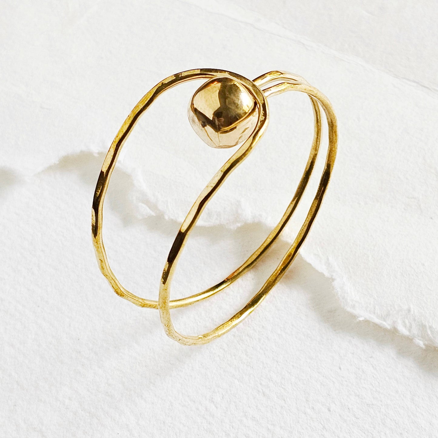 Bisjoux - Brass sphere ball circle bangle bracelet wire