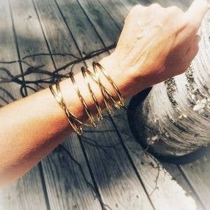 Bisjoux - Brass Infinity layered expanding Bangle bracelet: Silver
