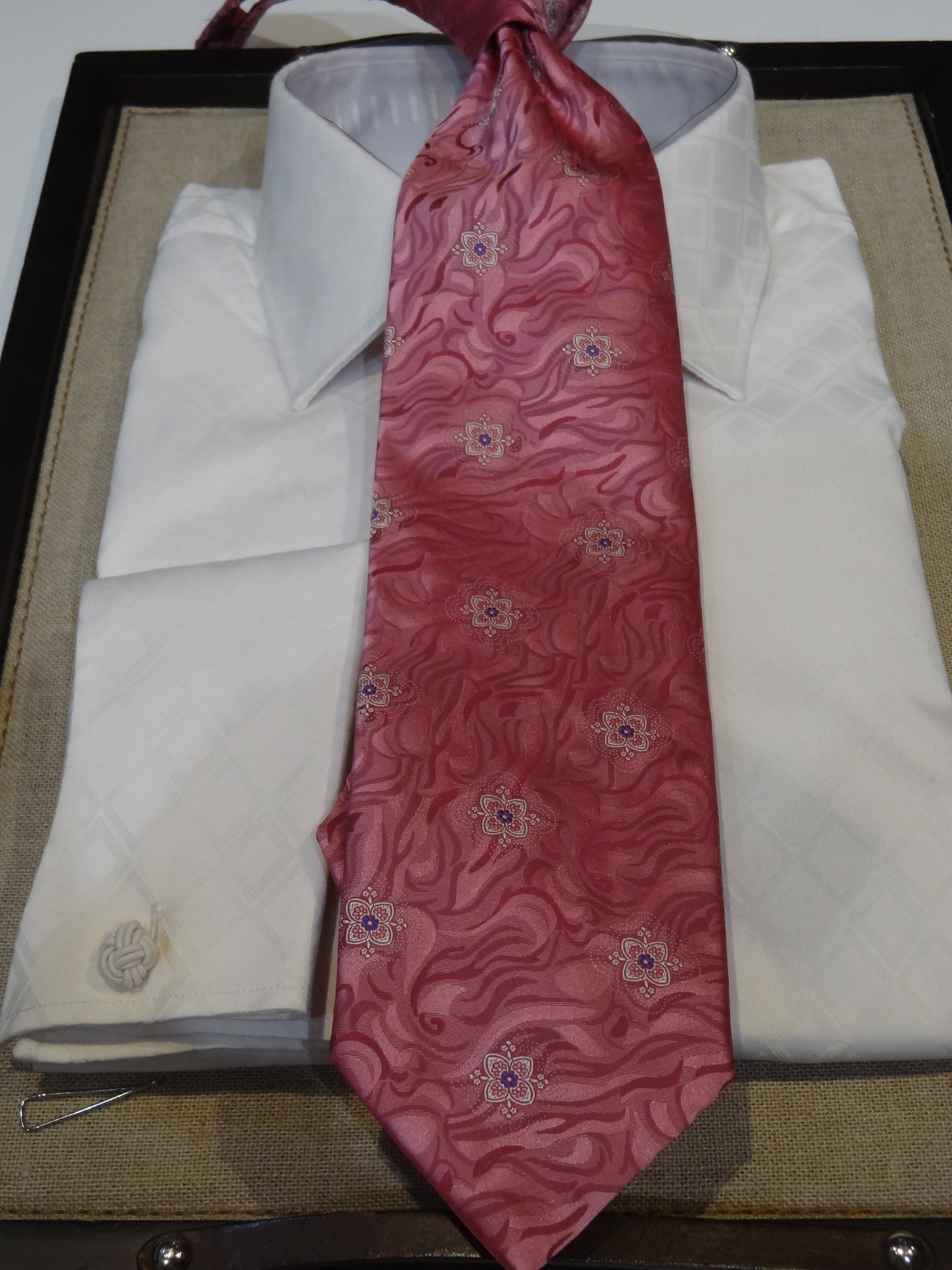 Italo Ferreti Italian Silk Tie Necktie Rose Pink Gray Purple Mod Wave