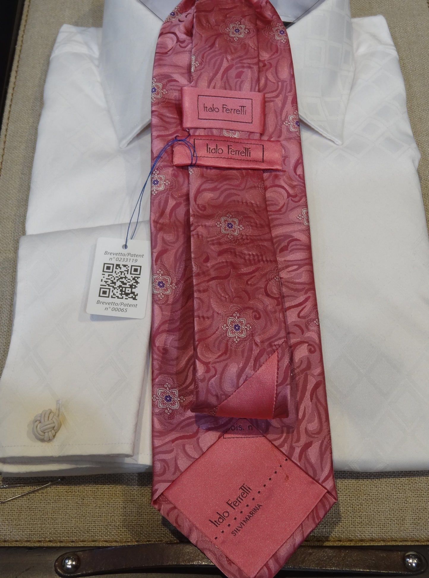 Italo Ferreti Italian Silk Tie Necktie Rose Pink Gray Purple Mod Wave