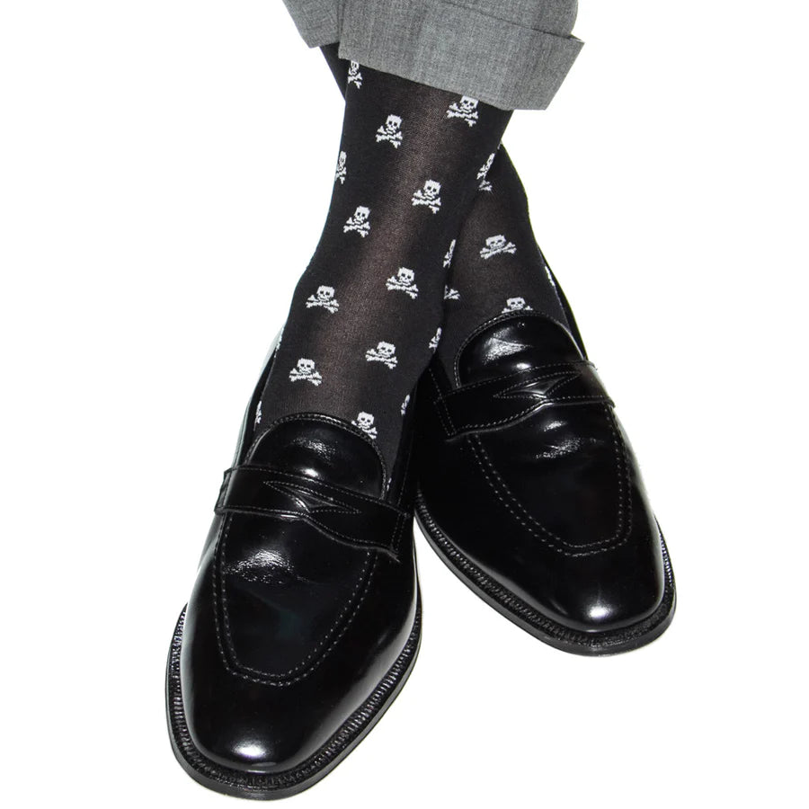 Black White Skull Crossbones Sock Linked Toe Mid-Calf