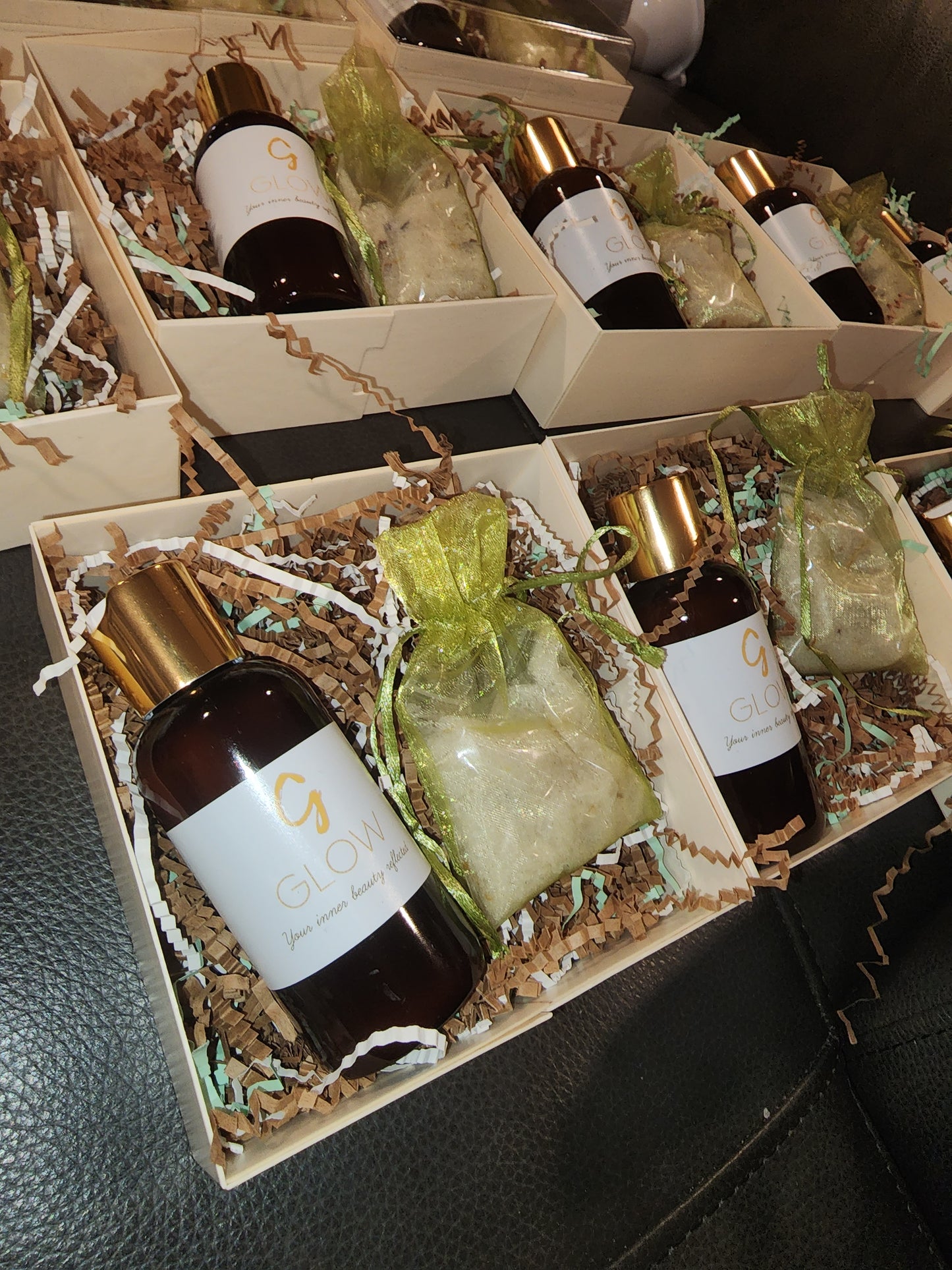 Glow limited edition detox and nourish gift set