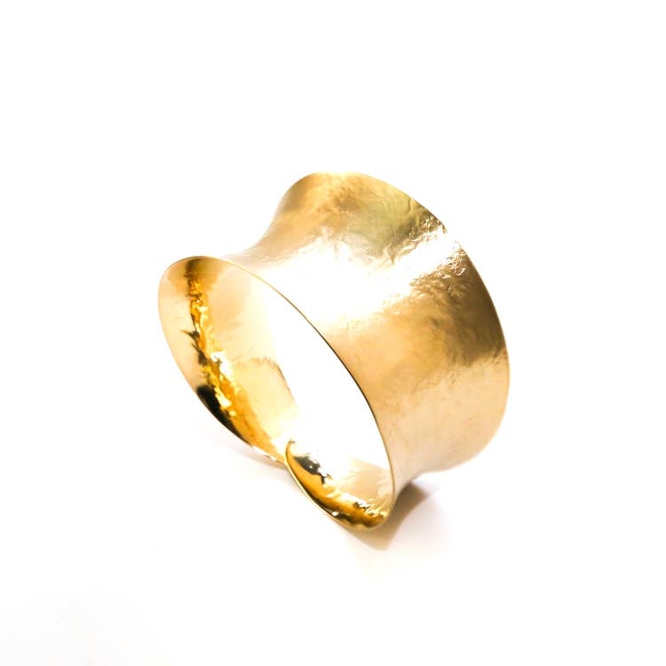 Bisjoux - Seductive brass Curve Cuff bracelet