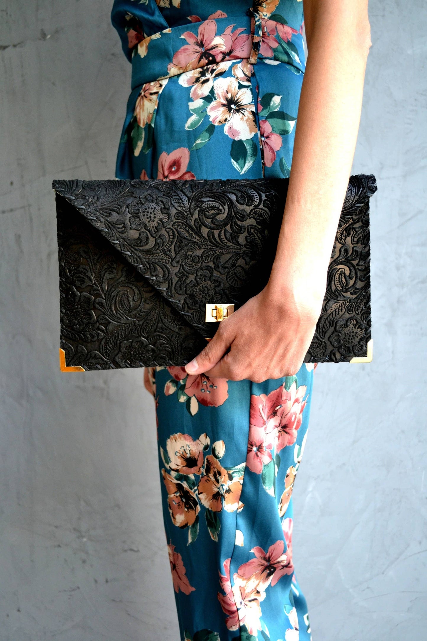 ANA KOUTSI - 3D Black Symmetria Leather Clutch: Silver / Small