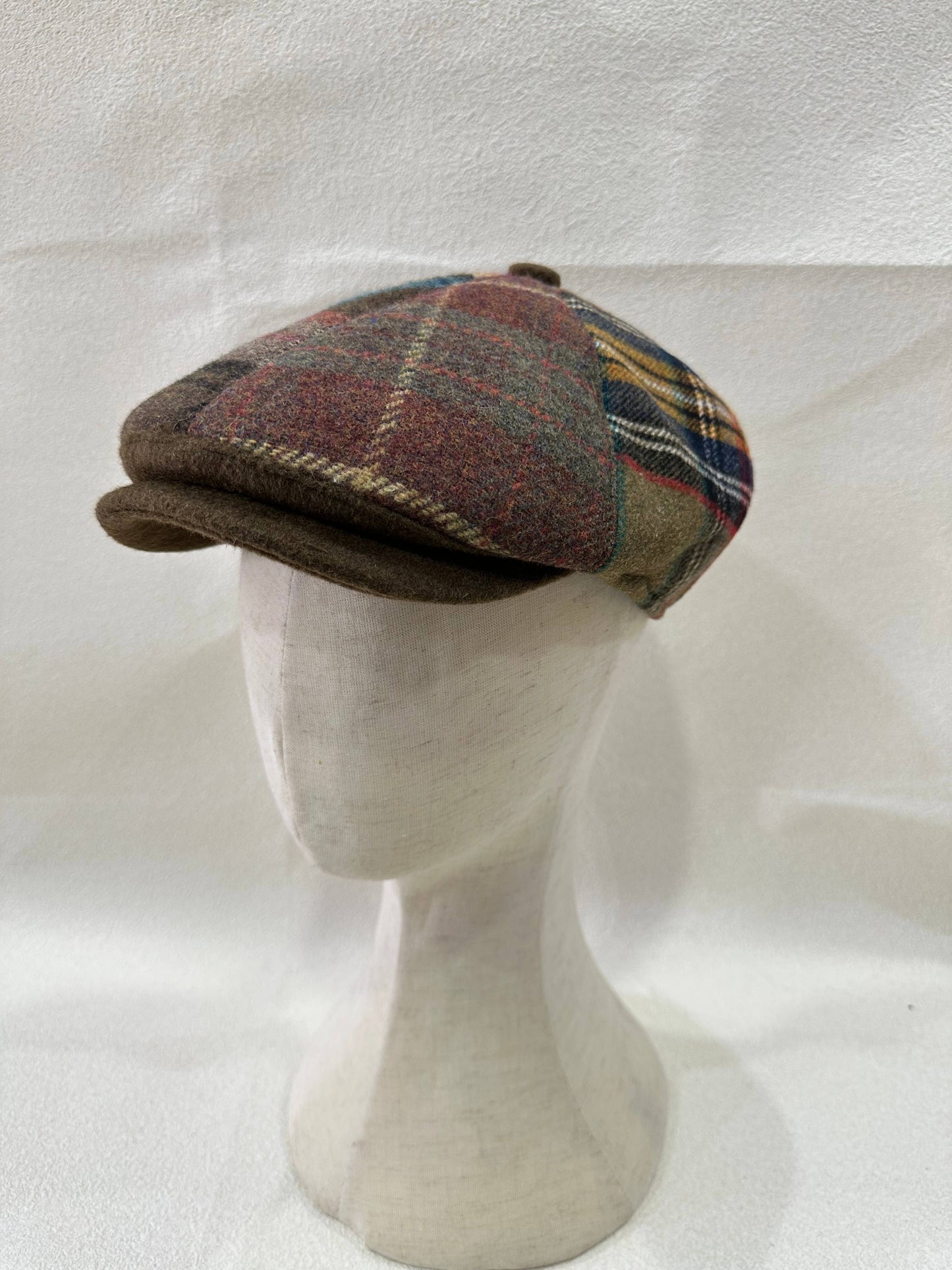 LEXA PLUS - H-12-4 Flat cap in multicolored patchwork tweed