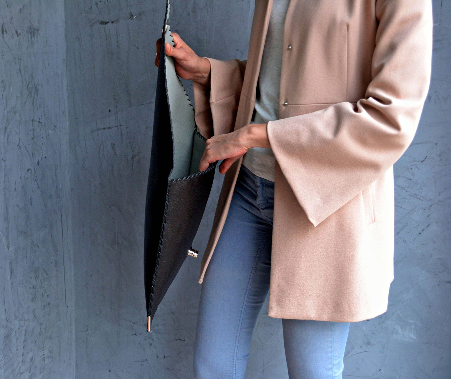 ANA KOUTSI - Symmetria black leather clutch bag: Silver / Small