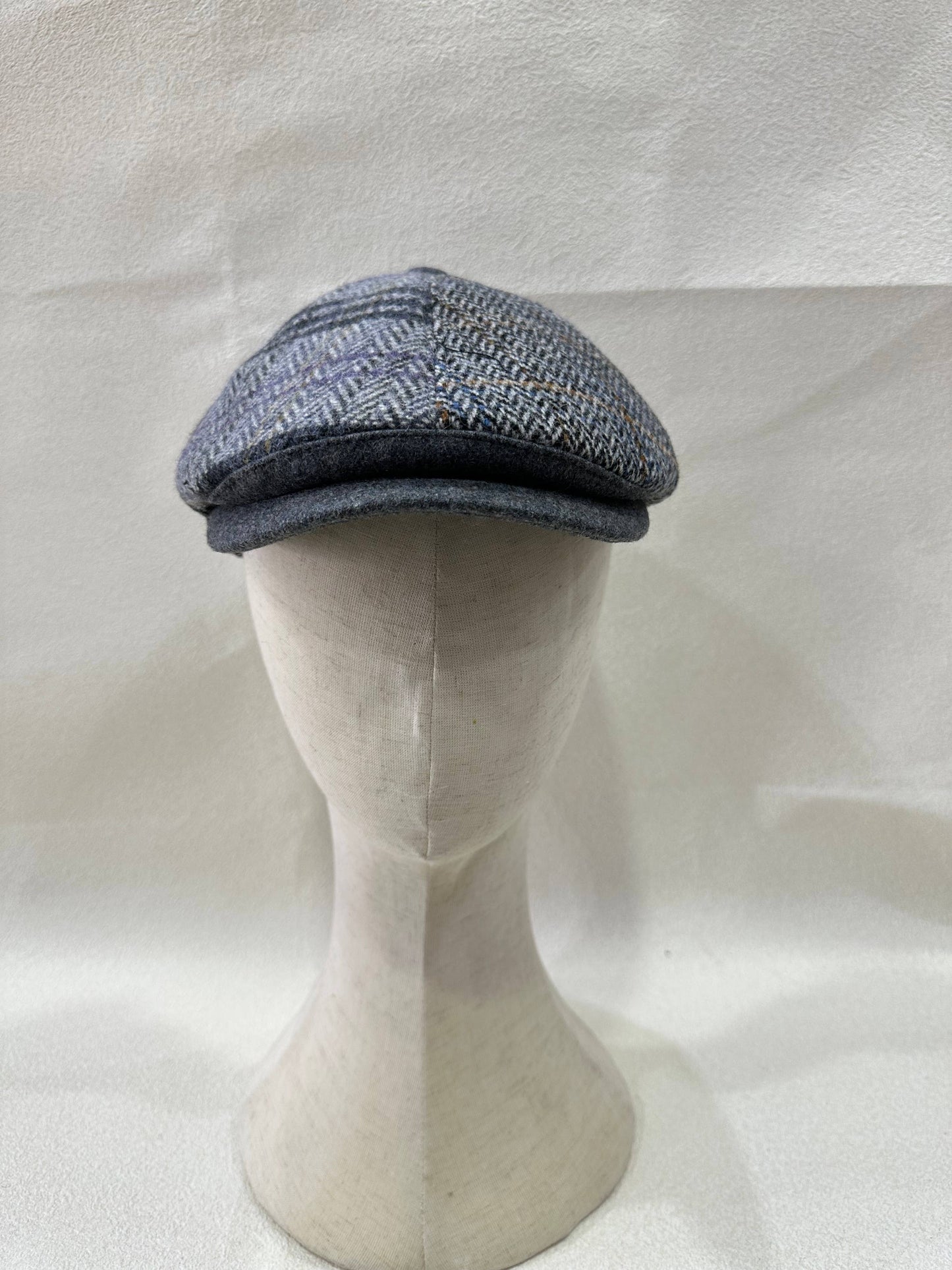LEXA PLUS - H-12-10 Flat cap in gray and blue patchwork tweed