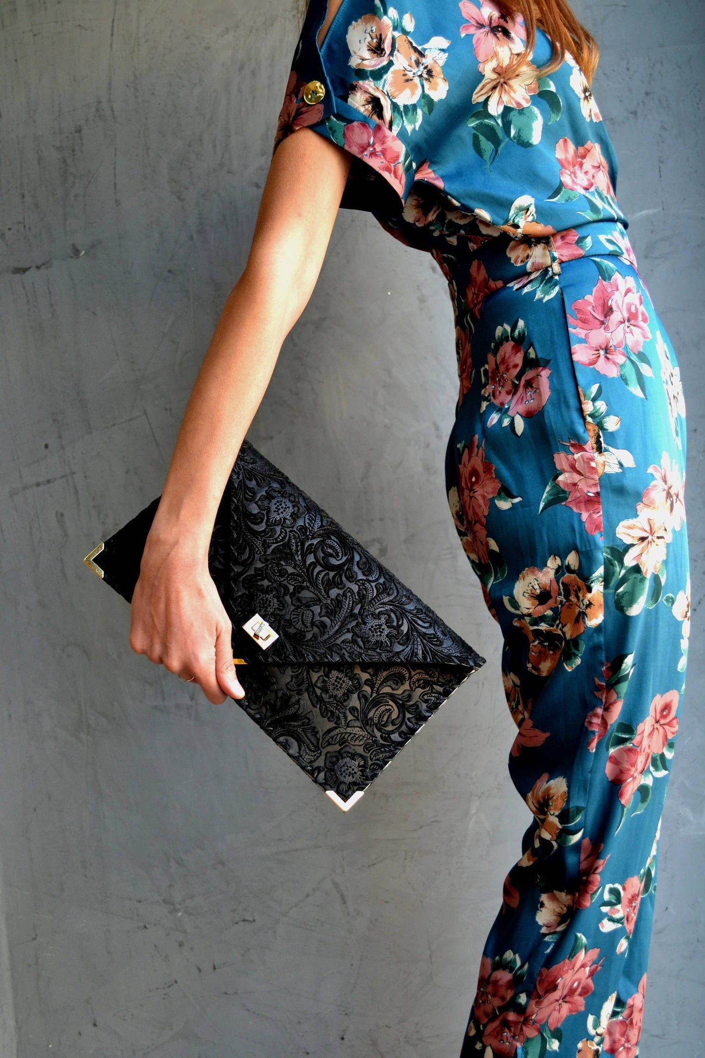 ANA KOUTSI - 3D Black Symmetria Leather Clutch: Silver / Small