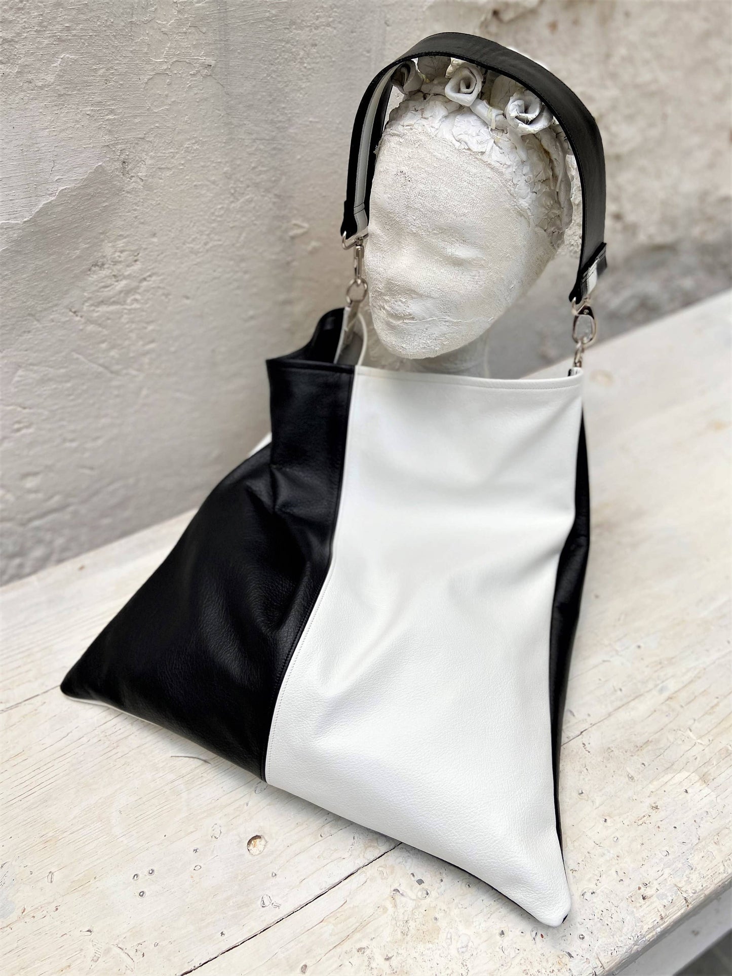 ANA KOUTSI - Akathi double leather bag in black & white