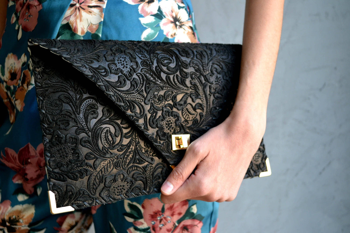 ANA KOUTSI - 3D Black Symmetria Leather Clutch: Silver / Small