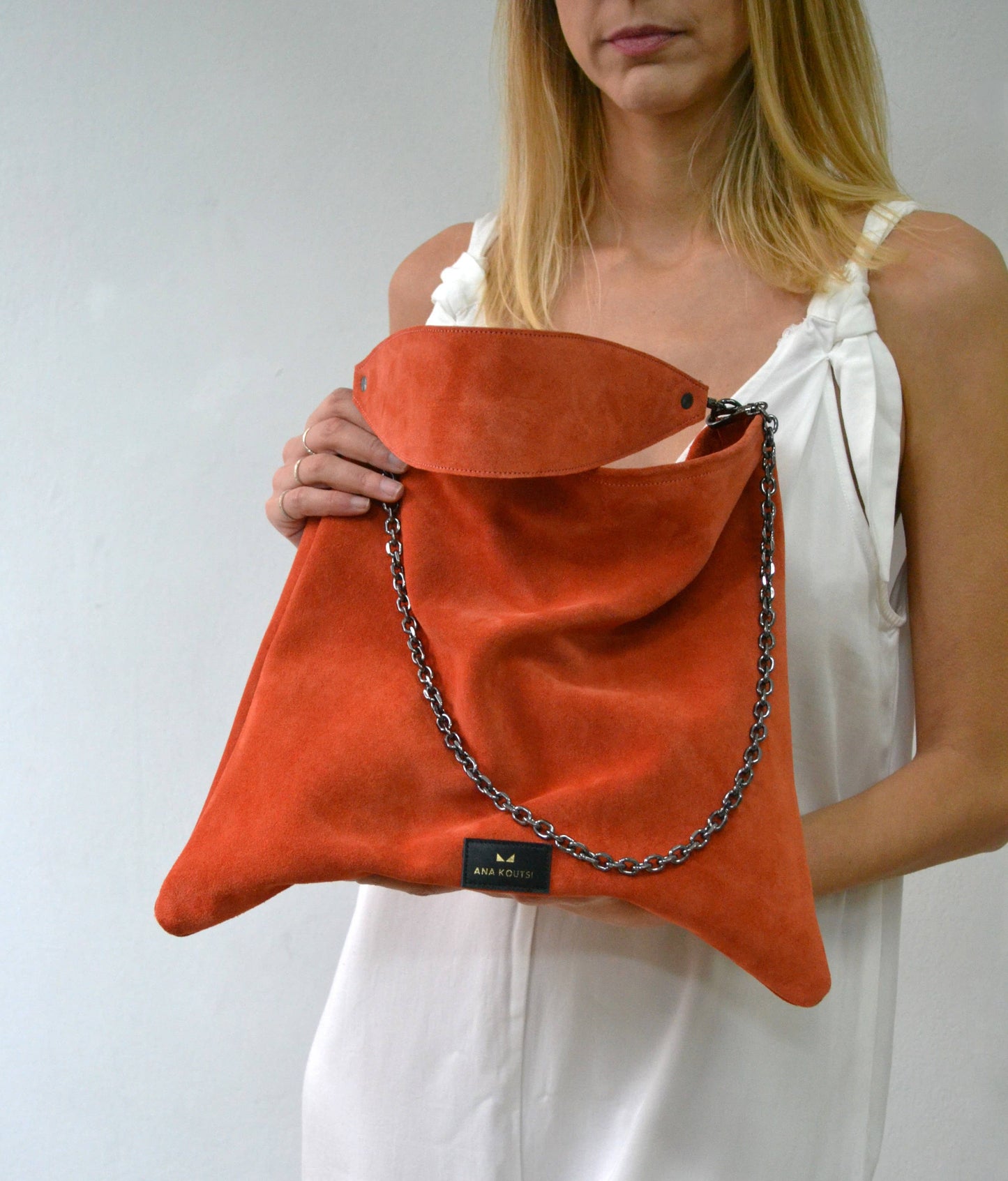 ANA KOUTSI - Erato soft bag in coral