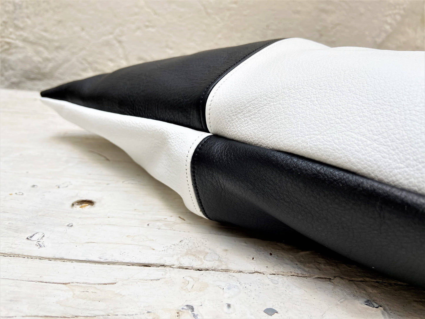 ANA KOUTSI - Akathi double leather bag in black & white