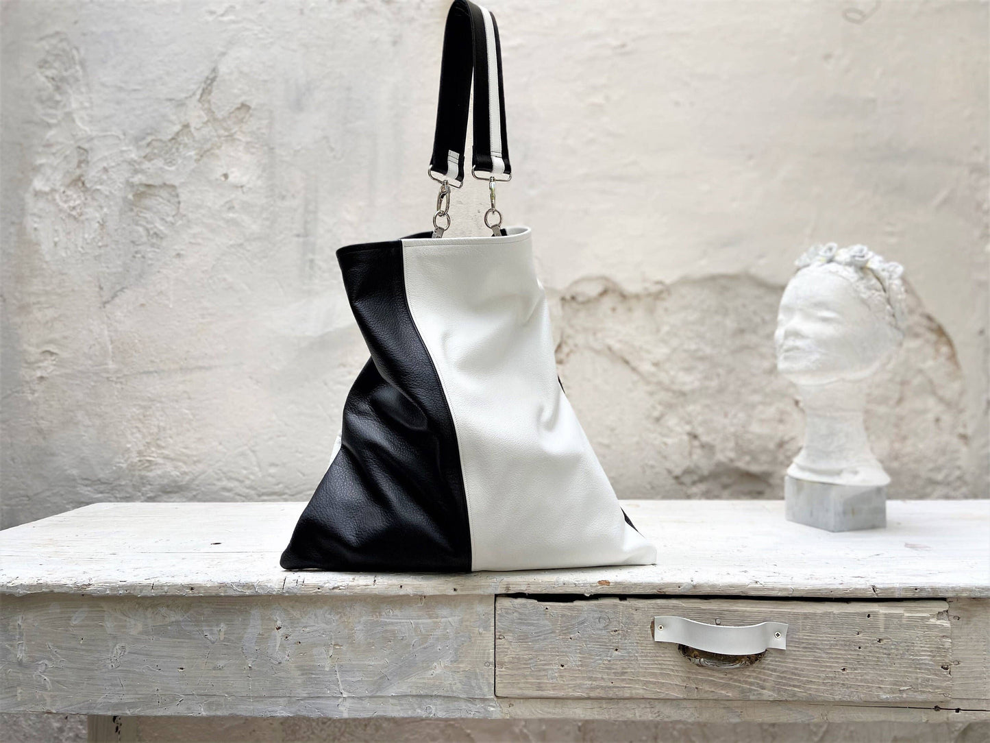 ANA KOUTSI - Akathi double leather bag in black & white