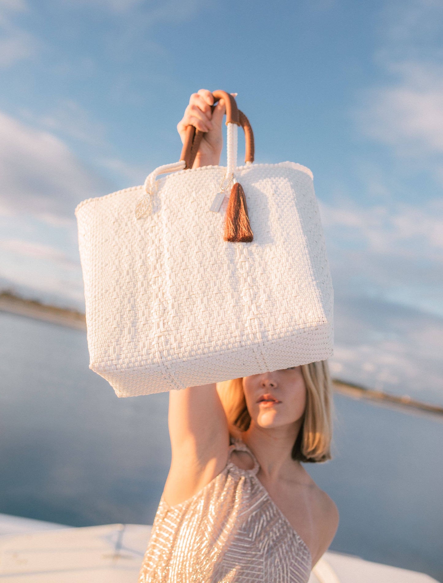 Mavis by Herrera - Hannah Resort Tote Bag - White Pearl: Large Straps 9"