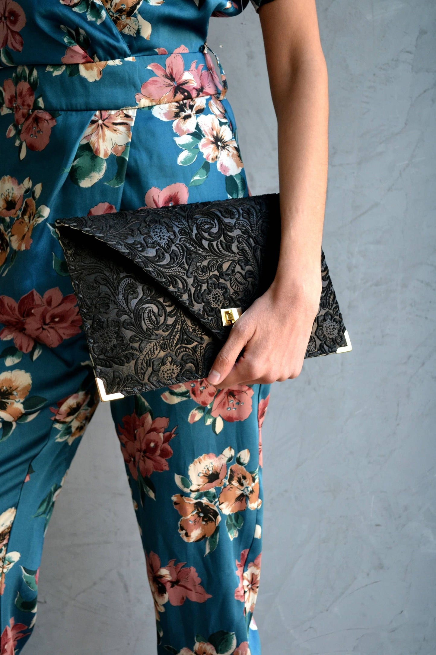 ANA KOUTSI - 3D Black Symmetria Leather Clutch: Silver / Small