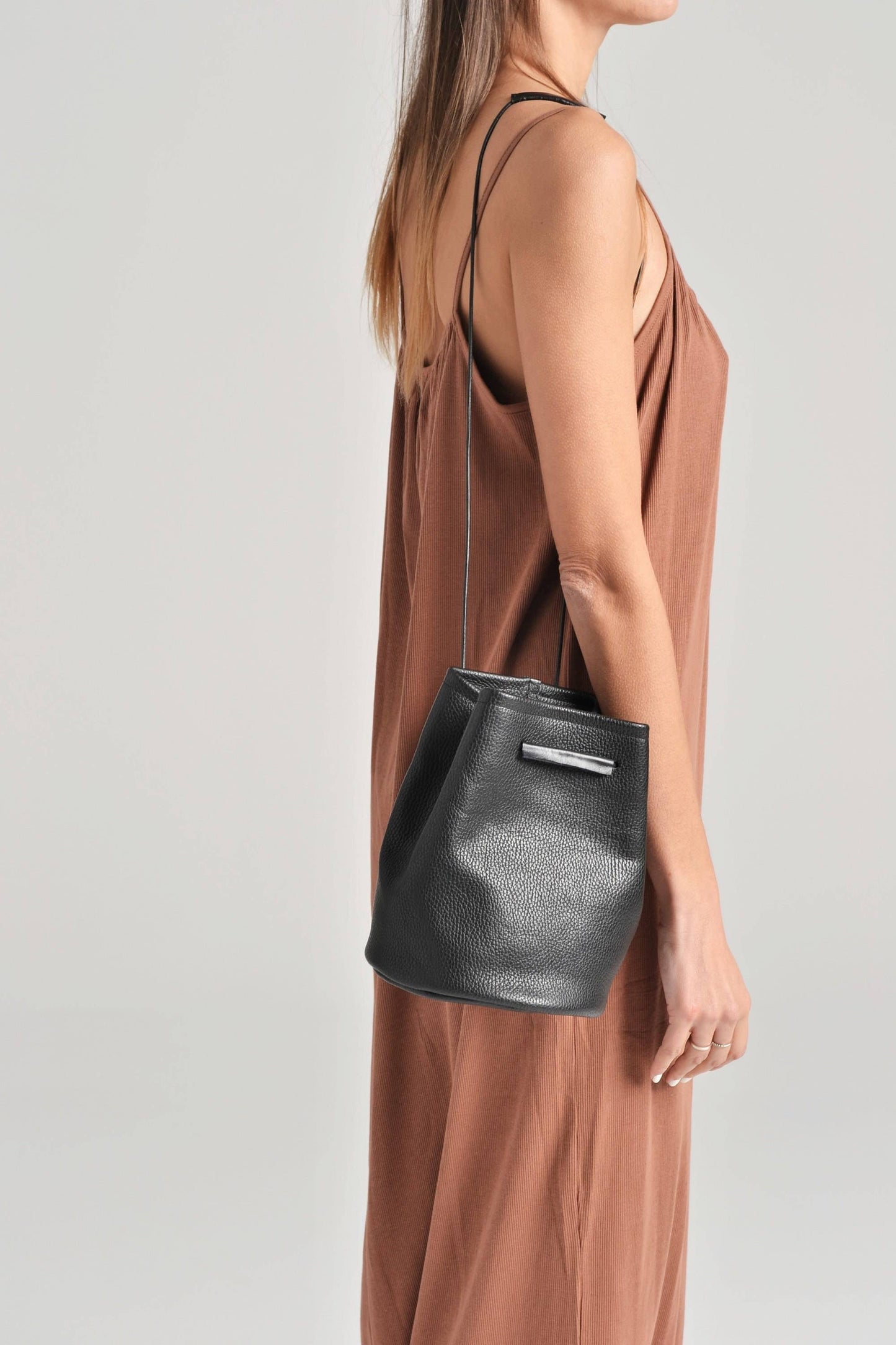 ANA KOUTSI - Ioli leather bucket bag in black