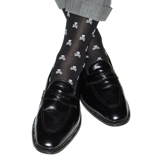 Black White Skull Crossbones Sock Linked Toe Mid-Calf