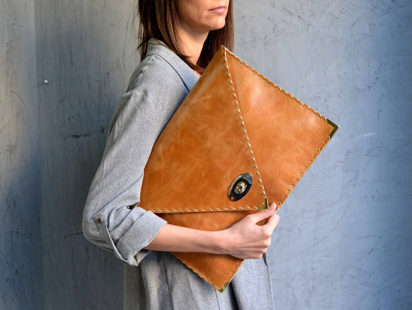 LEATHER CLUTCH CAMEL